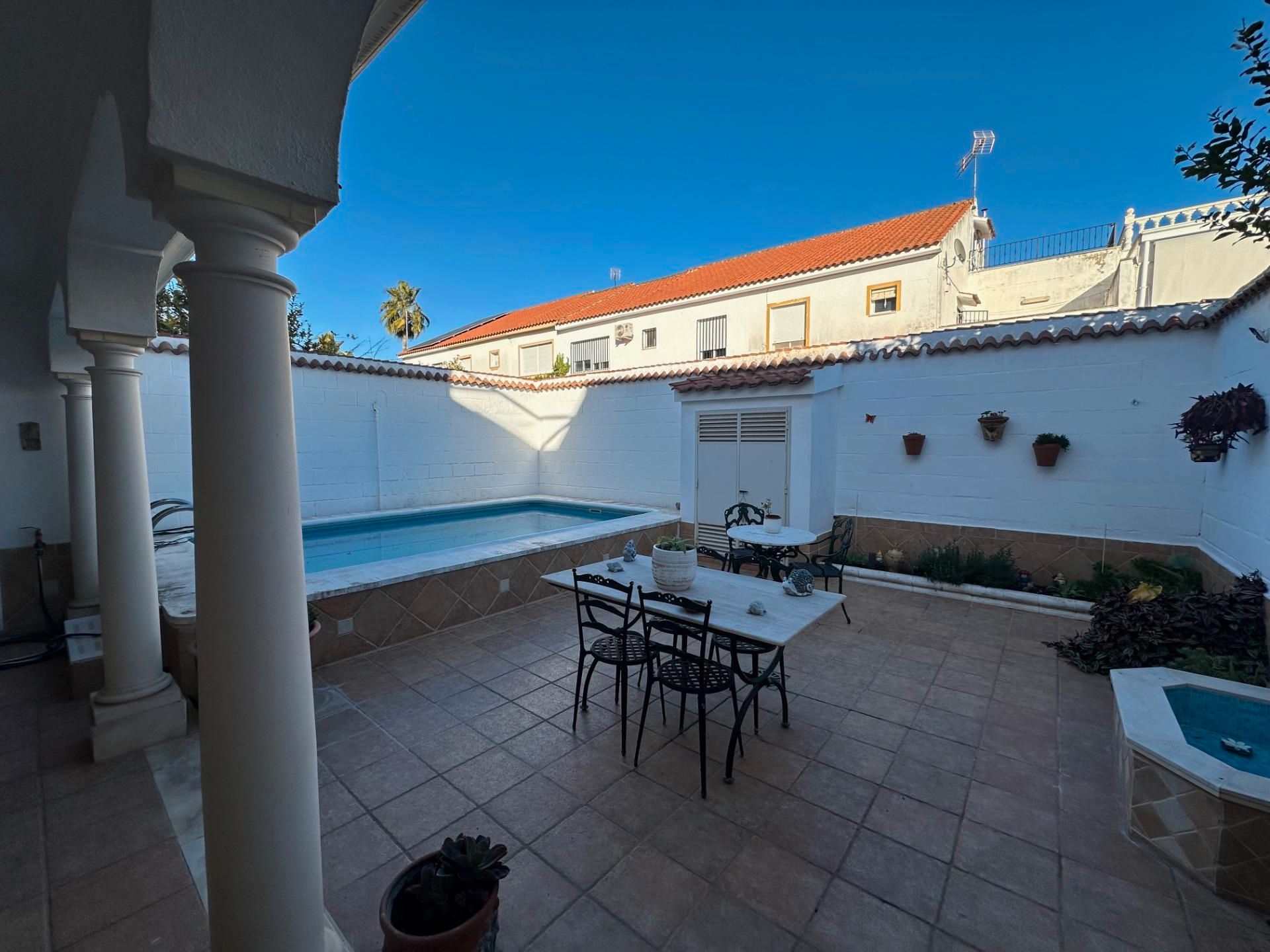 Vista exterior de Casa o xalet en venda en  Córdoba Capital amb Aire condicionat, Calefacció i Piscina
