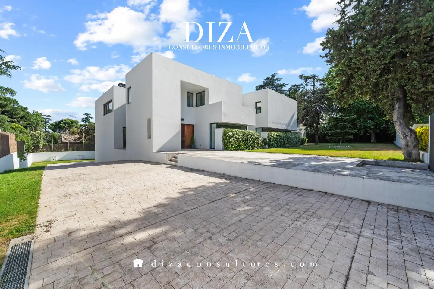 Vista exterior de Casa o chalet en venta en Madrid