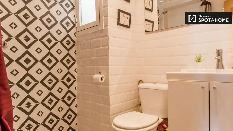 Baño de Piso de alquiler en Valencia con Aire acondicionado, Calefacción y Amueblado