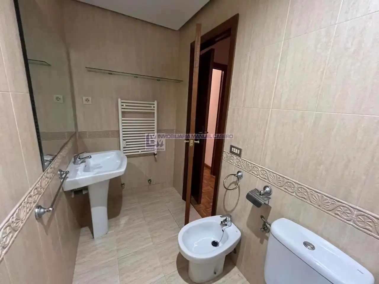 Bathroom of Flat for rent in Cáceres  with Air Conditioner, Heating and Parquet flooring