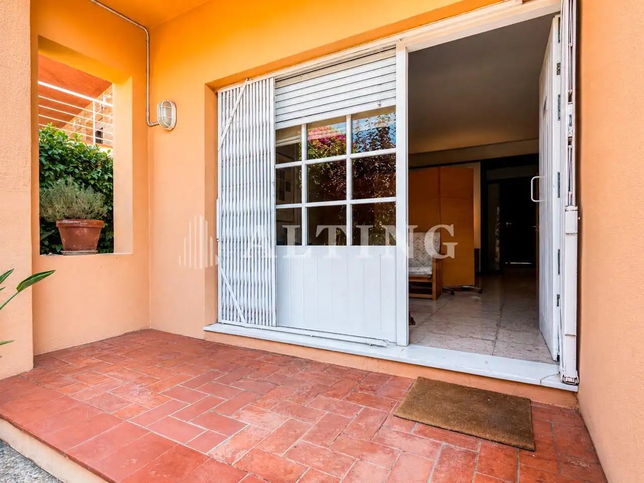 Exterior view of Office for rent in Barcelona  with Heating and Furnished