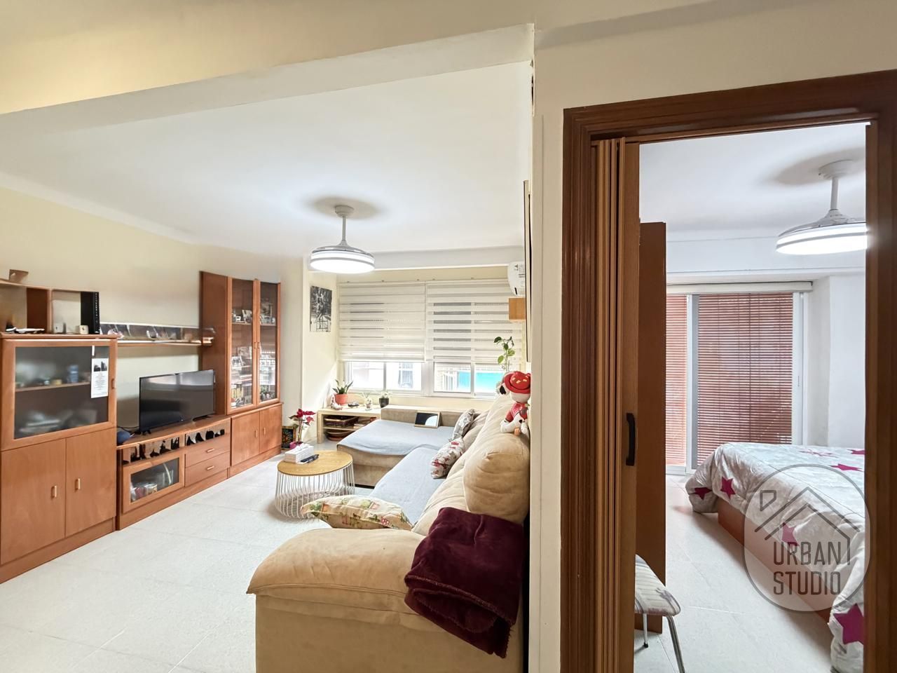 Living room of Flat for sale in Alicante / Alacant  with Air Conditioner, Furnished and Balcony