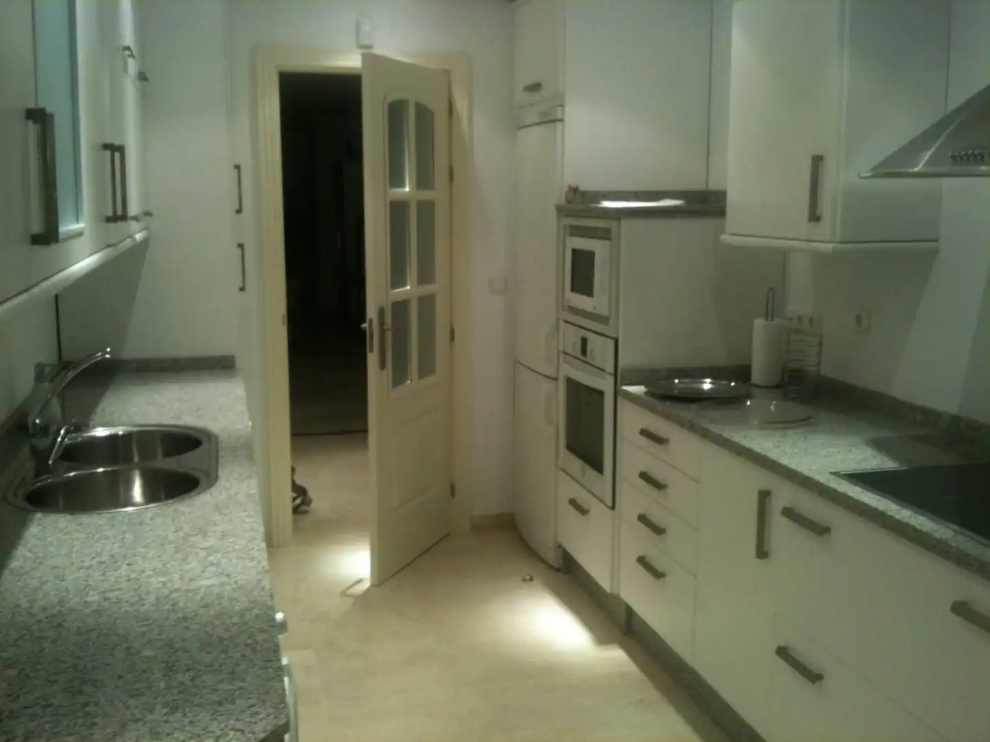 Cuina de Apartament en venda en Sotogrande amb Aire condicionat i Terrassa