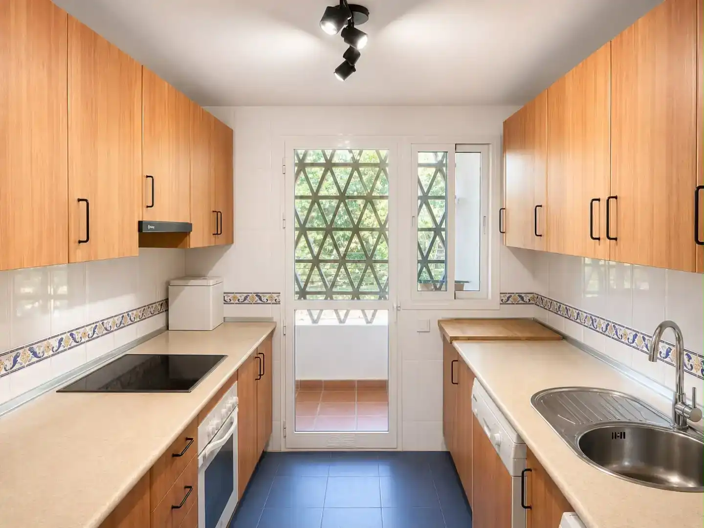 Küche von Wohnung zur Miete in Estepona mit Klimaanlage, Schwimmbad und Balkon