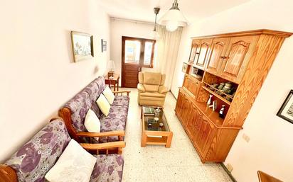 Sala d'estar de Casa adosada en venda en Arrecife amb Moblat i Balcó