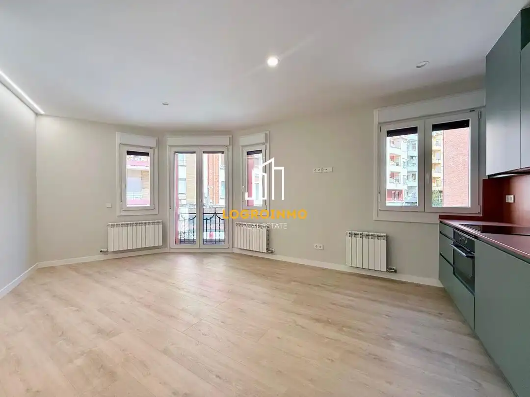 Vista exterior de Piso en venta en  Logroño con Calefacción, Parquet y Balcón
