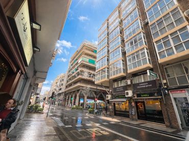 Piso con ascensor en venta en REYES CATOLICOS
