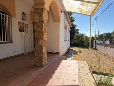 Casa amb jardí en venda a Carrer Cirerers 6