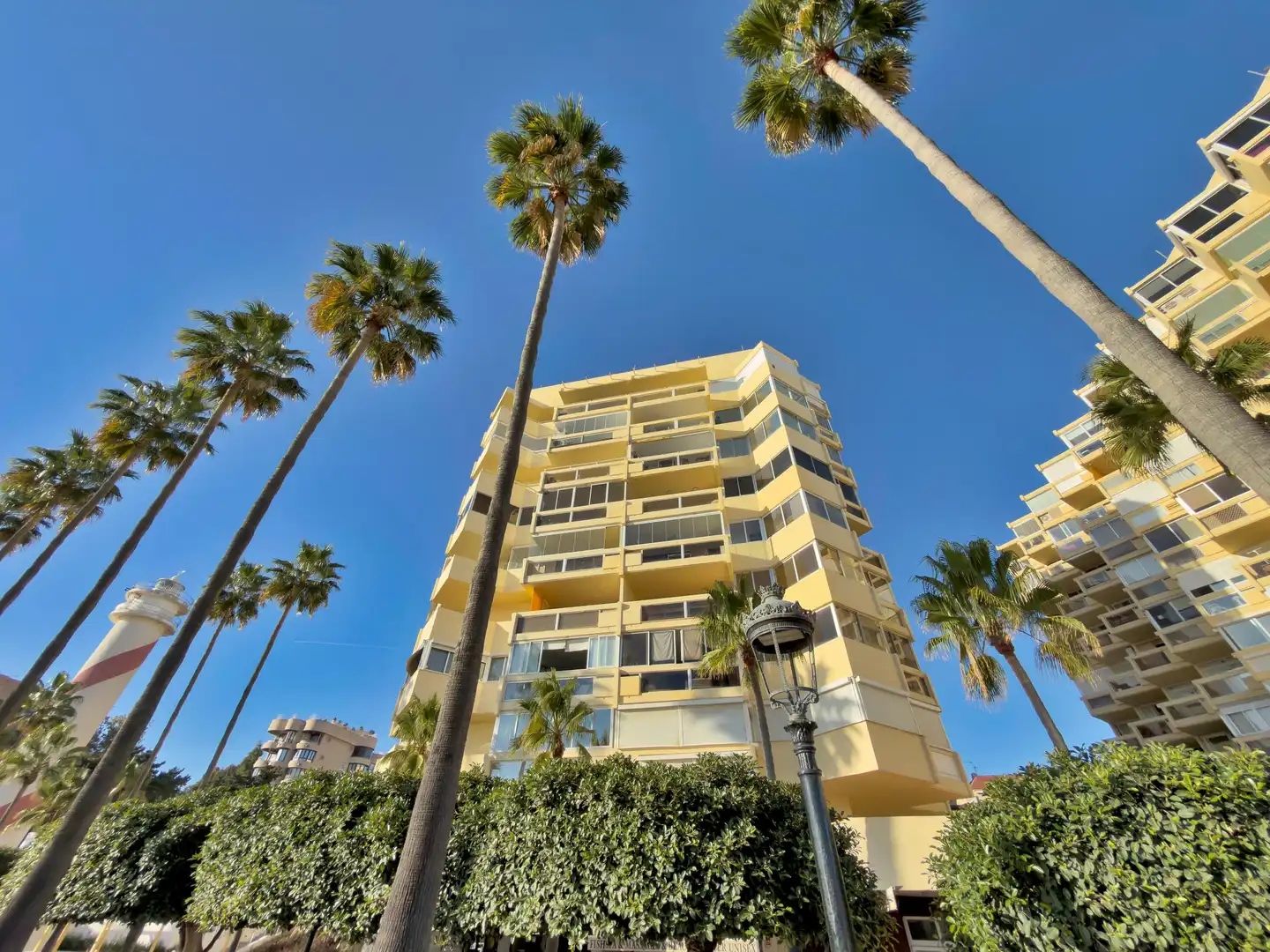 Vista exterior de Apartamento en venta en Marbella con Calefacción, Terraza y Piscina comunitaria
