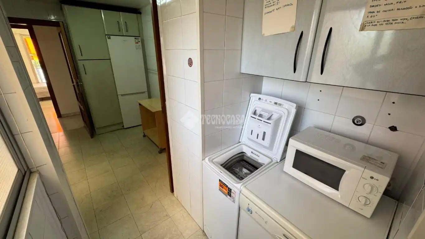 Cuina de Pis de lloguer en Granada amb Moblat