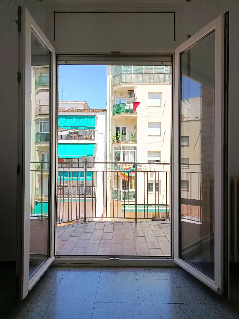 Außenansicht von Wohnung zum Verkauf in Girona mit Heizung, Terrasse und Balkon
