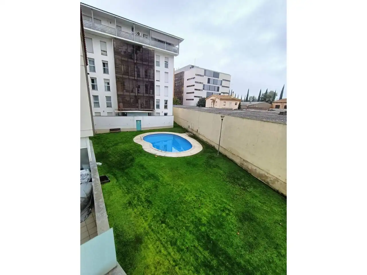 Piscina de Ático de alquiler en Girona con Calefacción, Balcón y Piscina comunitaria