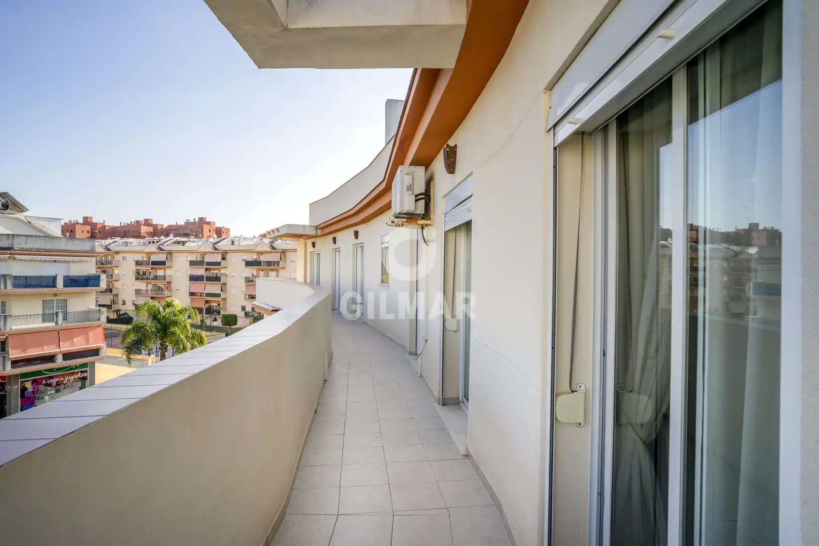 Vista exterior de Àtic en venda en Estepona amb Calefacció, Piscina i Balcó