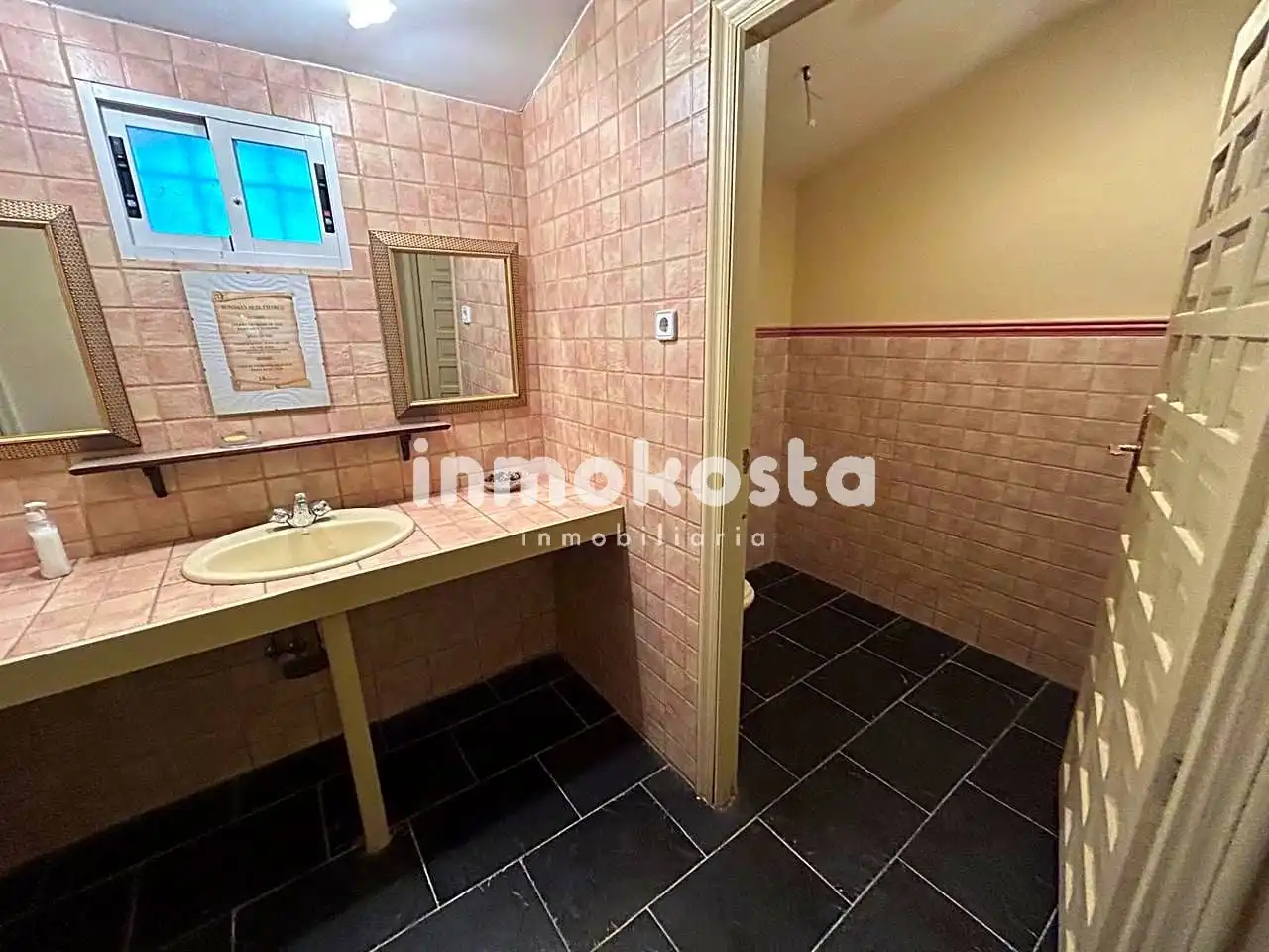 Bathroom of Commercial properties for sale in Villajoyosa / La Vila Joiosa  with Air Conditioner