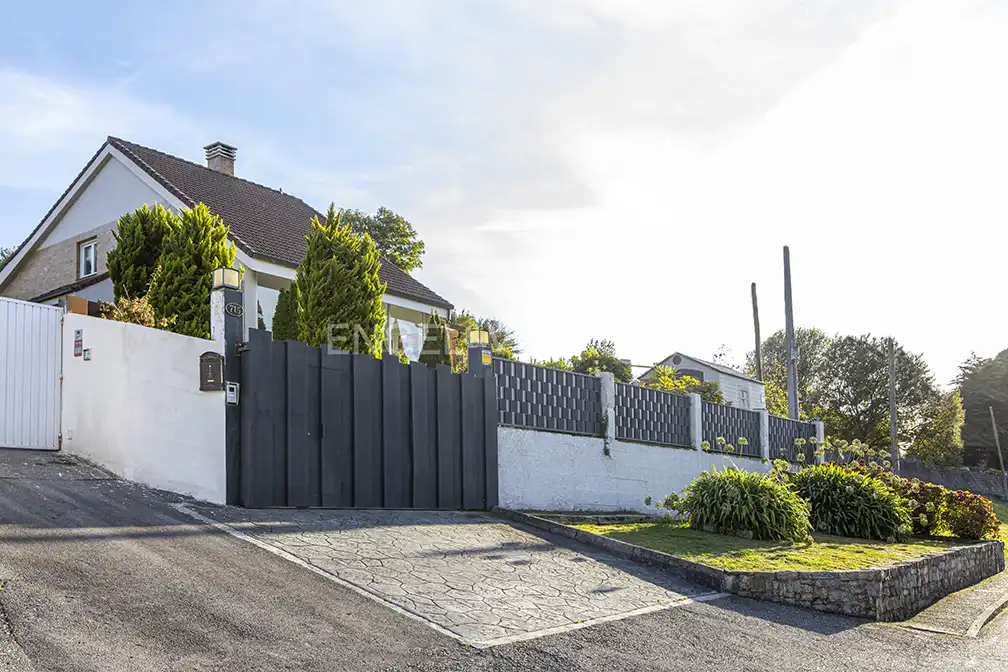 Vista exterior de Casa o chalet en venta en Gijón  con Calefacción, Jardín privado y Terraza