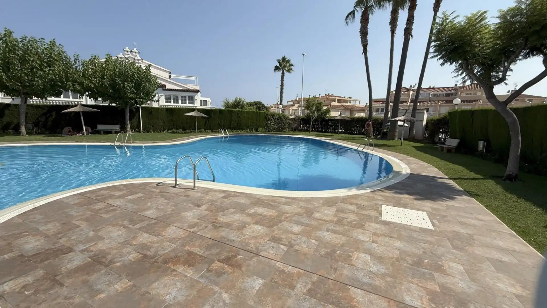 Apartment mit Pool zum Verkauf in Calle Abeto