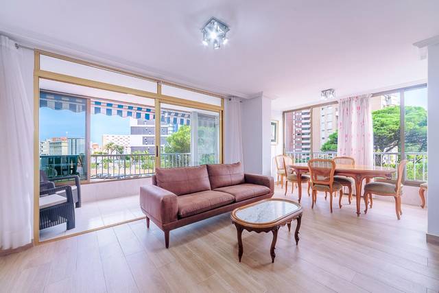 Piso en Venta en Avenida BENIDORM en Playa de San Juan