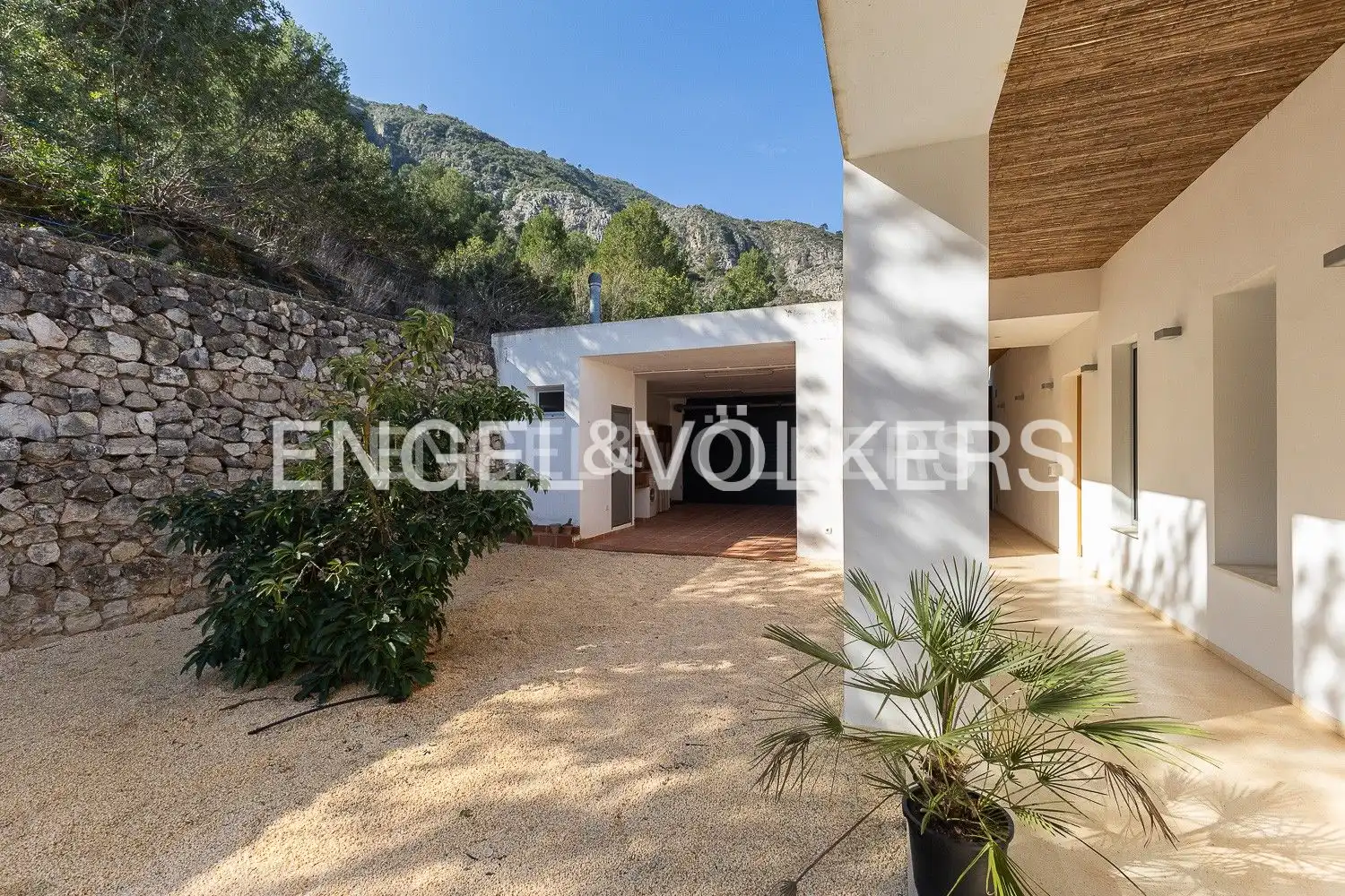 Vista exterior de Casa o xalet de lloguer en Tavernes de la Valldigna amb Aire condicionat, Calefacció i Jardí privat