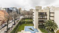 Vista exterior de Apartament en venda en  Madrid Capital amb Aire condicionat, Calefacció i Terrassa