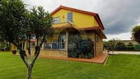 Vista exterior de Casa o xalet en venda en Tui amb Calefacció, Jardí privat i Terrassa