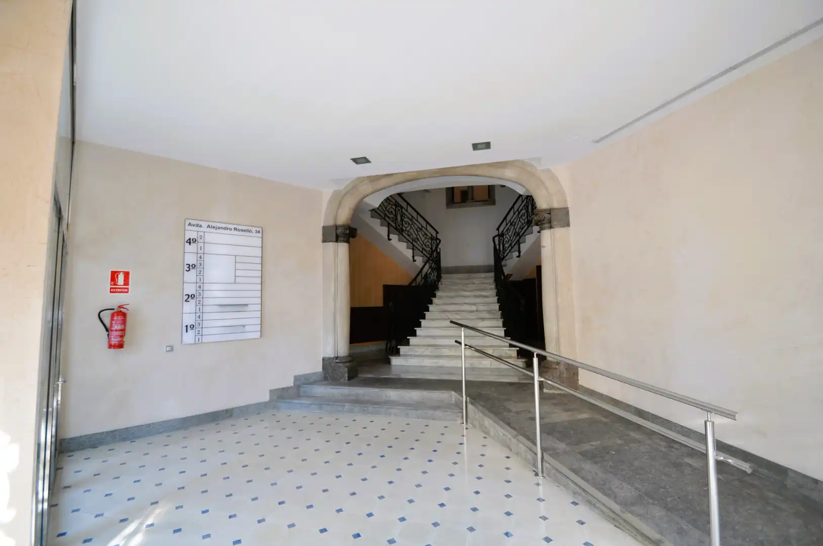 Office space with lift to rent in Avinguda d'Alexandre Rosselló 34, imagen 3
