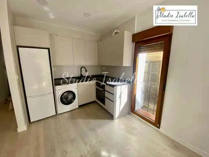Kitchen of Flat for share in Toledo  with Air Conditioner, Heating and Furnished