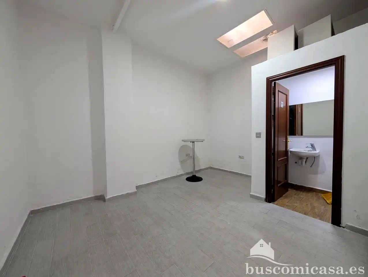 Bedroom of Commercial properties for rent in Linares  with Air Conditioner