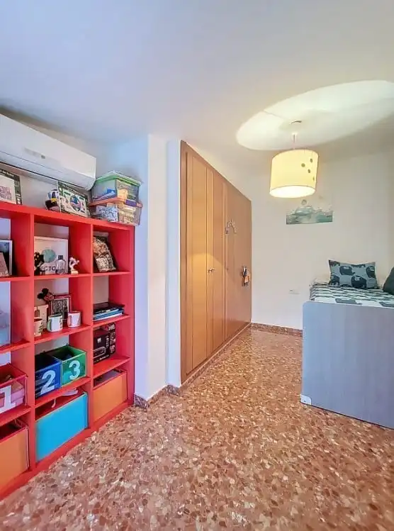 Maisonette zum Verkauf in Silla mit Klimaanlage, Terrasse und Abstellraum
