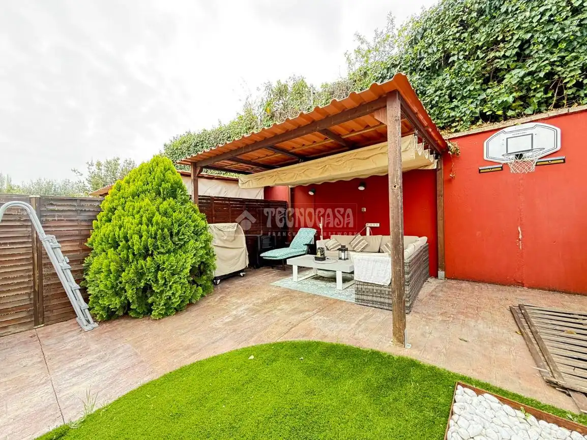 Terraza de Casa adosada en venta en Móstoles con Calefacción y Jardín privado