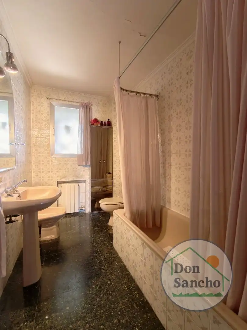 Baño de Piso en venta en Valladolid con Calefacción, Terraza y Trastero