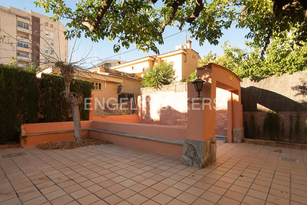 Vista exterior de Casa o chalet en venta en Castellón de la Plana / Castelló de la Plana con Calefacción, Jardín privado y Terraza