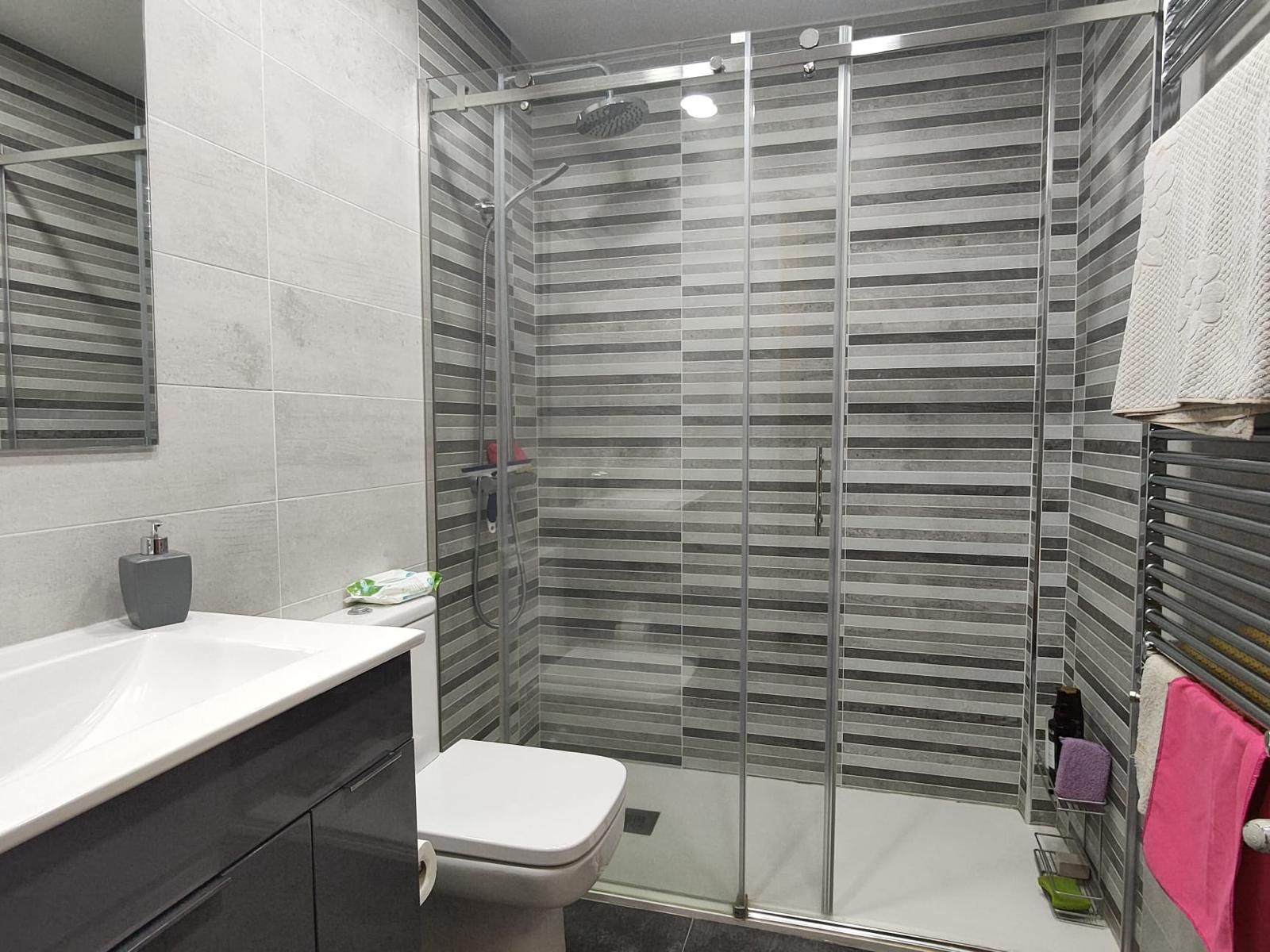 Bathroom of Duplex for sale in Salamanca Capital  with Heating, Parquet flooring and Balcony