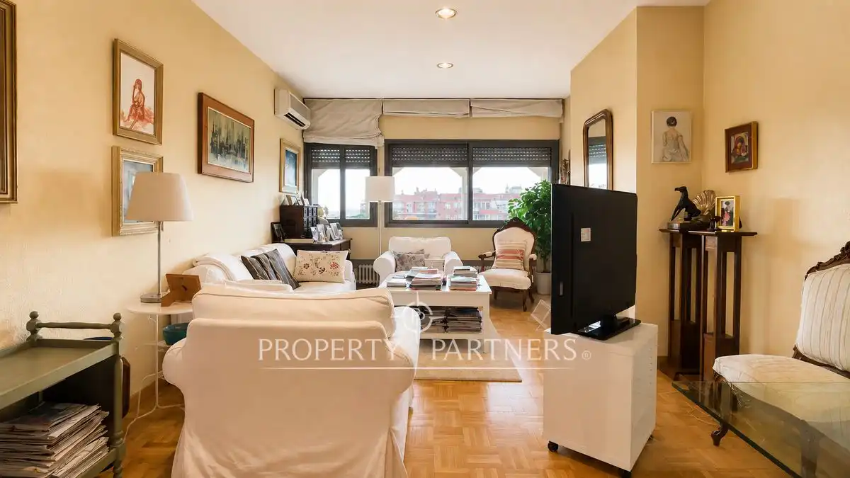 Sala d'estar de Apartament en venda en Madrid amb Aire condicionat, Calefacció i Piscina