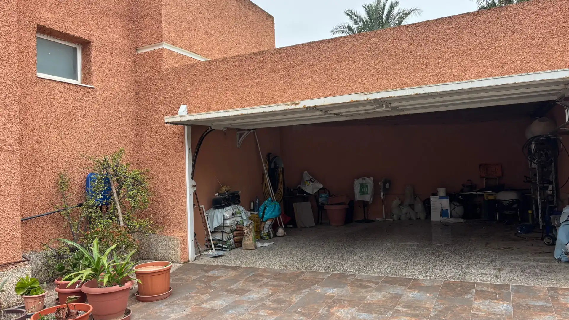 Aparcament de Casa o xalet en venda en Elche / Elx amb Jardí privat, Terrassa i Piscina