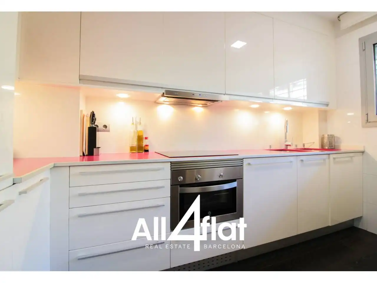 Cocina de Casa o chalet de alquiler en L'Hospitalet de Llobregat con Aire acondicionado, Calefacción y Jardín privado