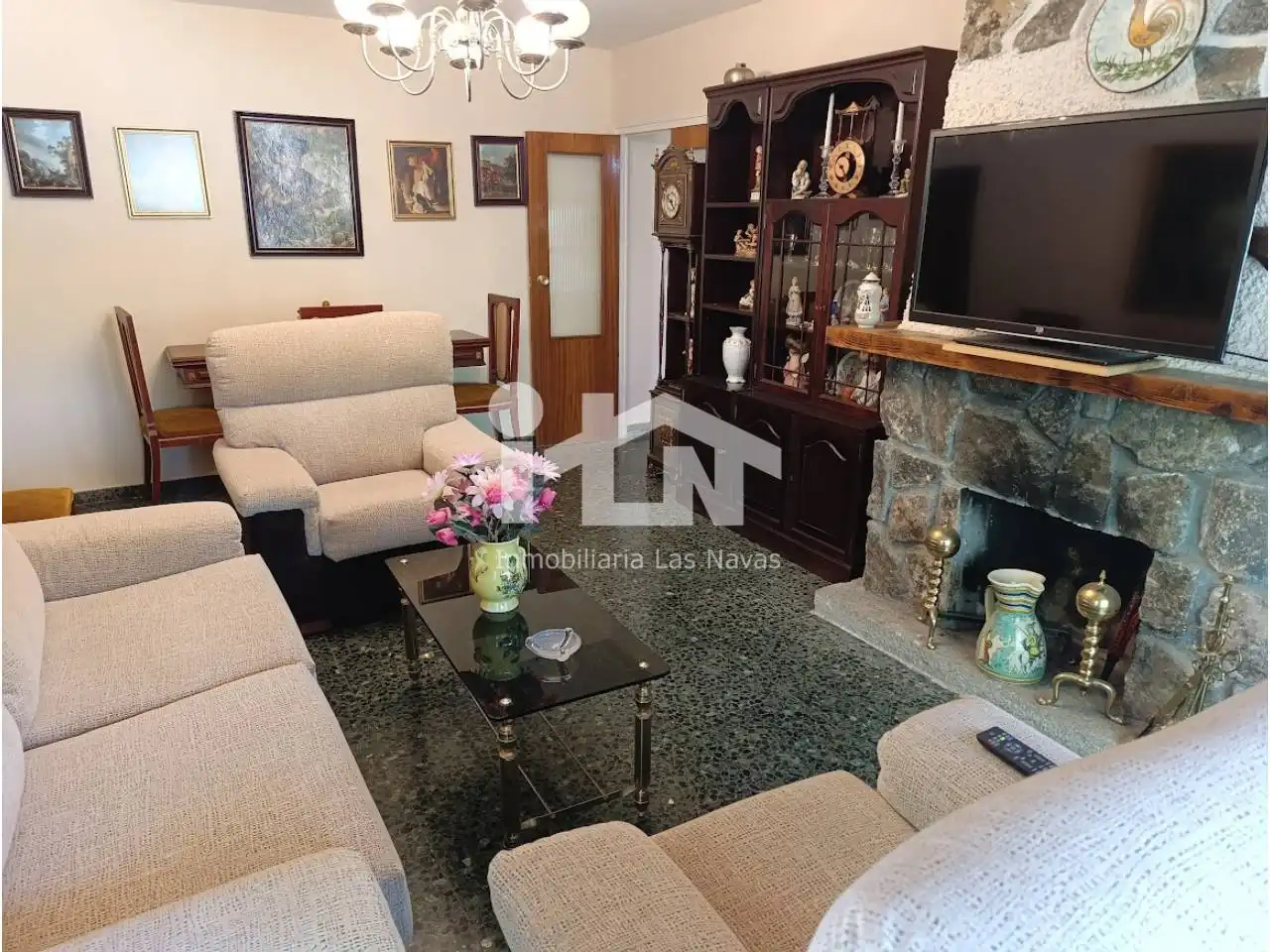 Sala d'estar de Pis en venda en Las Navas del Marqués  amb Parquet, Terrassa i Traster