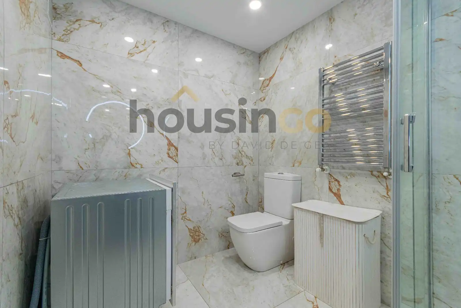 Bany de Apartament de lloguer en Madrid amb Aire condicionat, Calefacció i Moblat