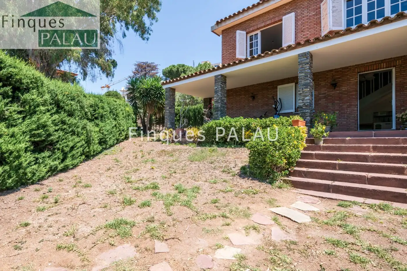 Vista exterior de Casa o xalet de lloguer en Sant Just Desvern amb Calefacció, Jardí privat i Traster