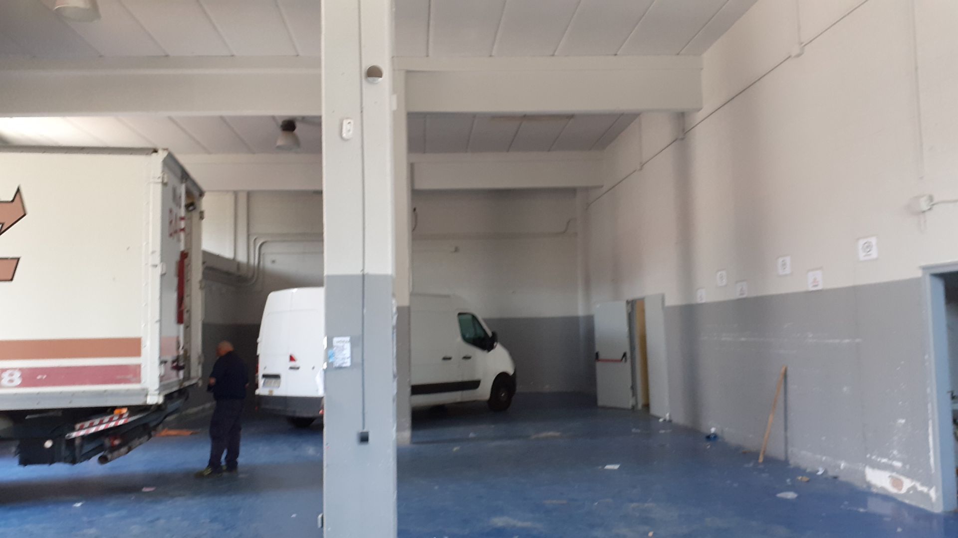Aparcament de Nau industrial de lloguer en Cornellà de Llobregat