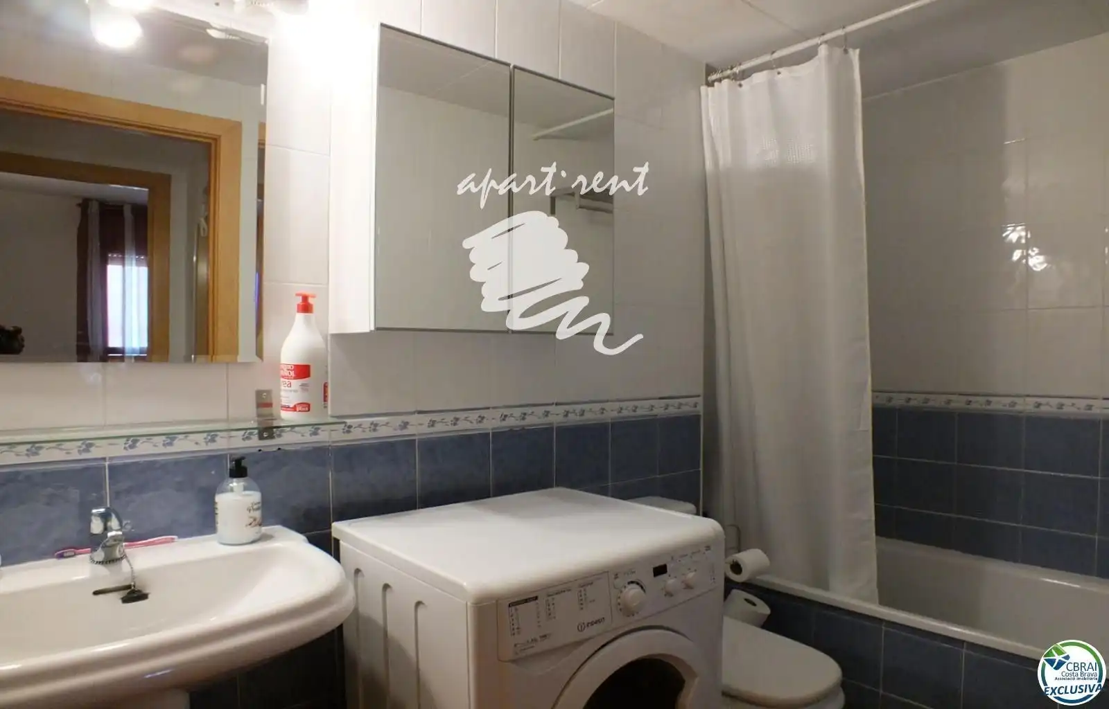Bathroom of Flat for sale in Roses  with Air Conditioner, Heating and Terrace