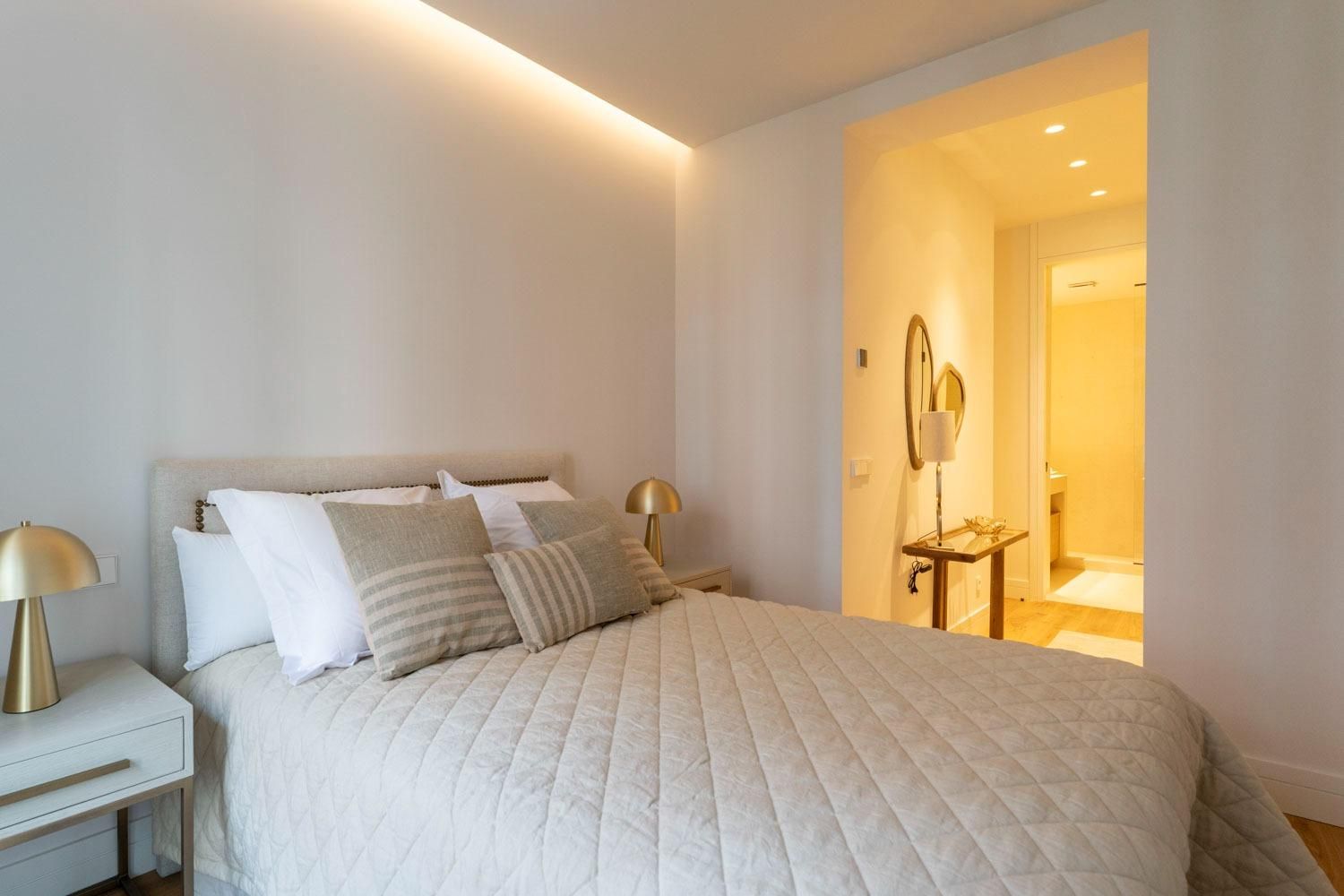 Dormitori de Pis en venda en  Madrid Capital amb Aire condicionat i Balcó