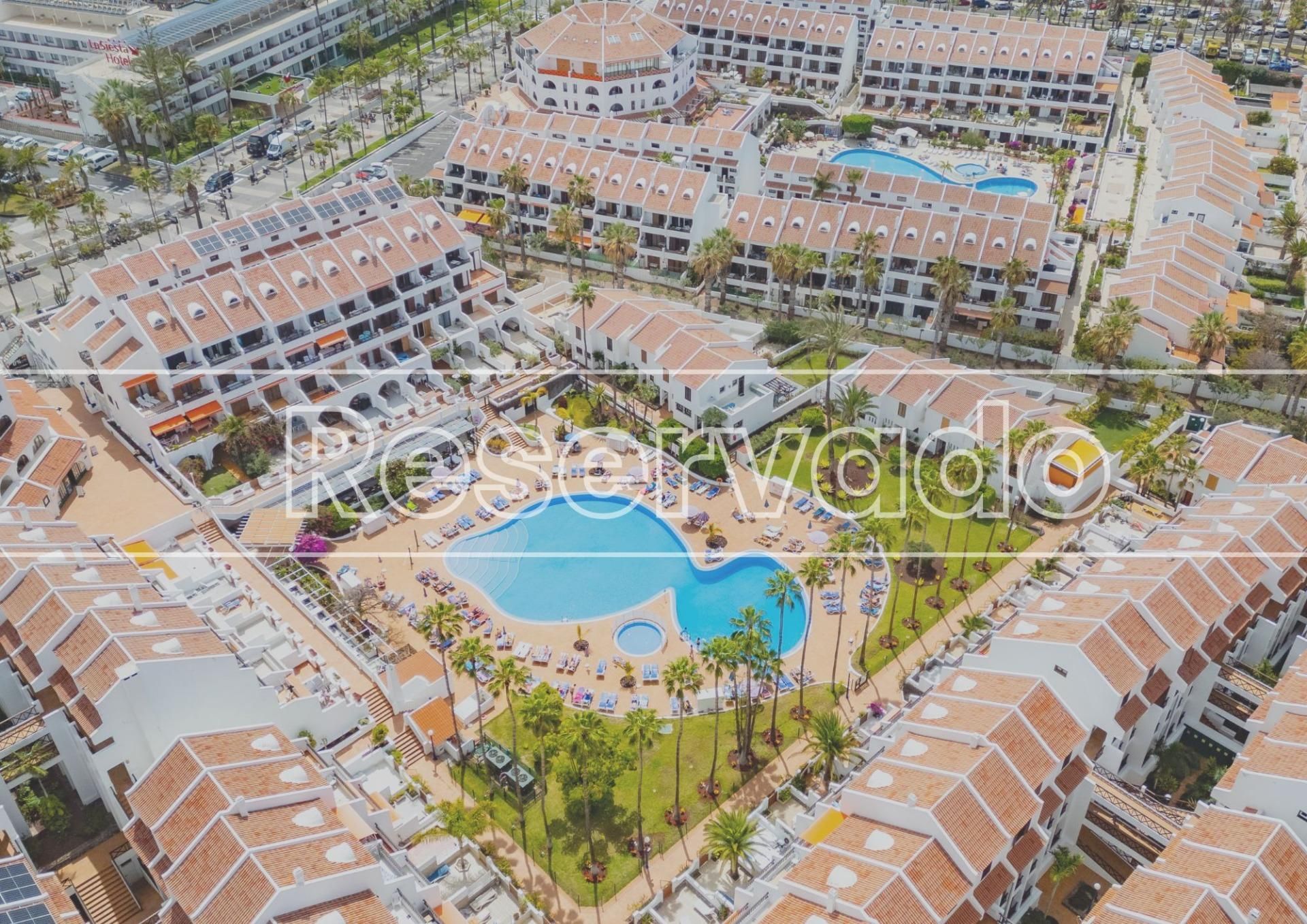 Vista exterior de Dúplex en venda en Arona amb Jardí privat, Terrassa i Piscina comunitària