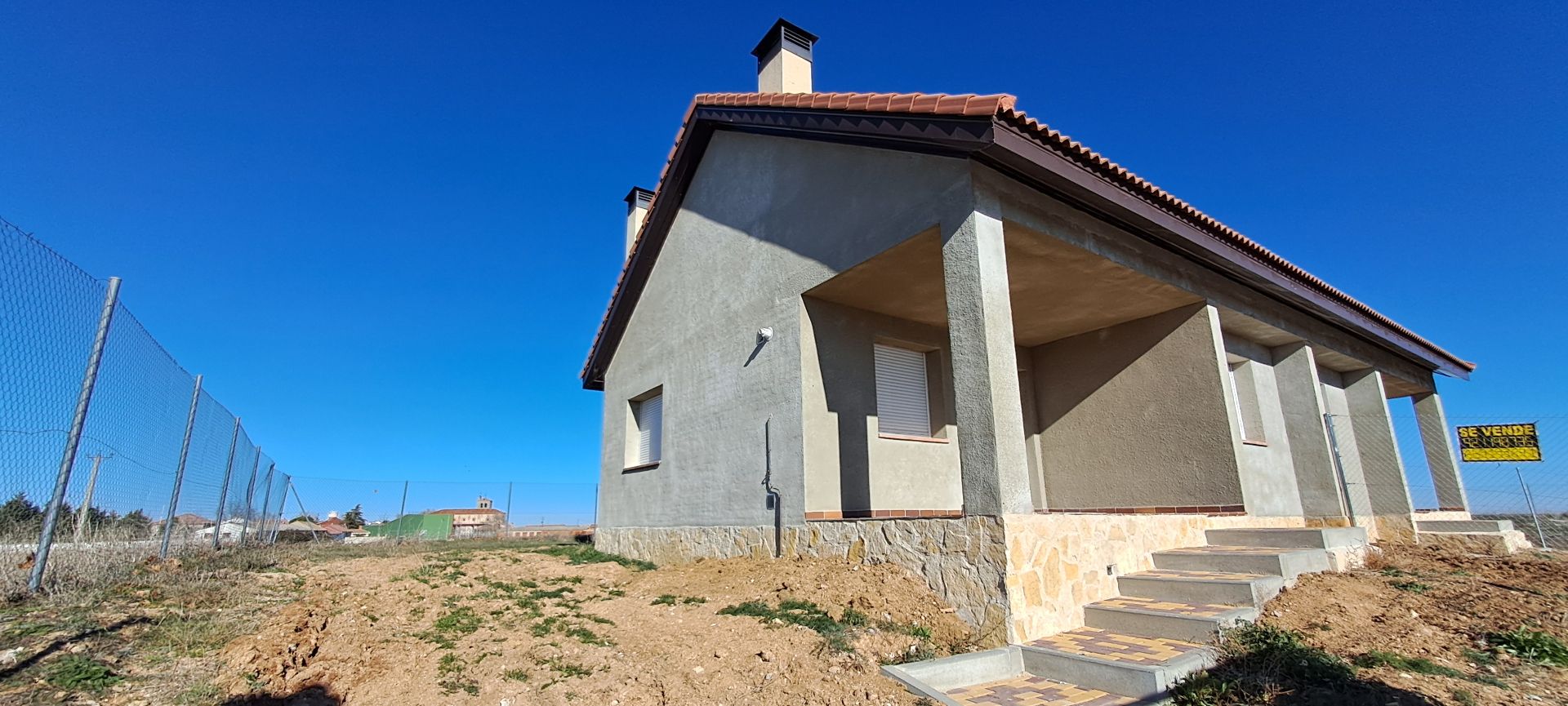 Vista exterior de Casa adosada en venda en Labajos amb Calefacció i Jardí privat