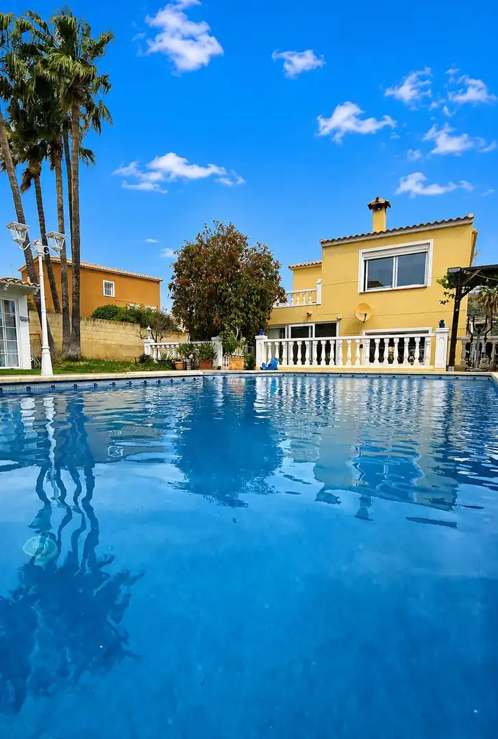 Piscina de Casa o chalet en venta en La Nucia con Aire acondicionado, Jardín privado y Terraza