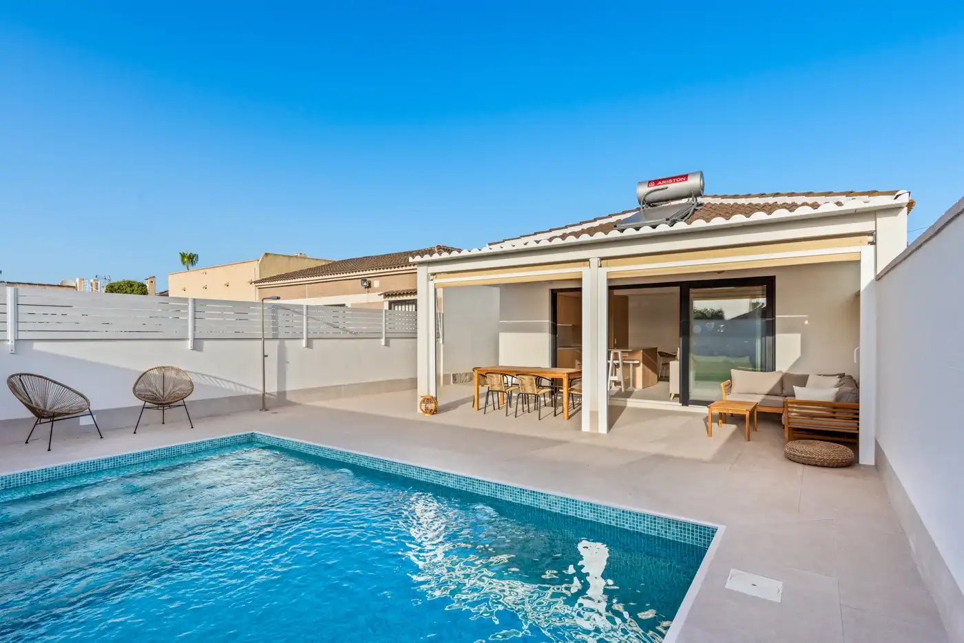 House with pool for sale in Zona Carrefour - Urbanizaciones