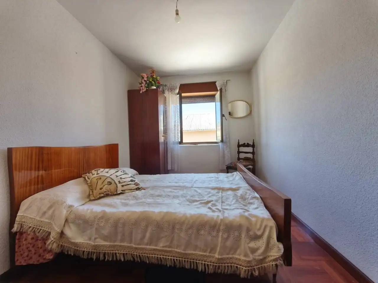 Bedroom of Houses for sale in Pedrosa de Río Úrbel  with Heating and Parquet flooring