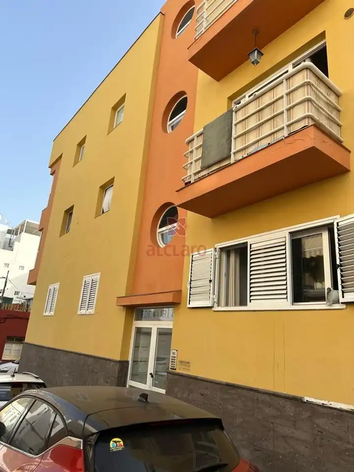 Rez-de-chaussée à vendre à Avenida Venezuela