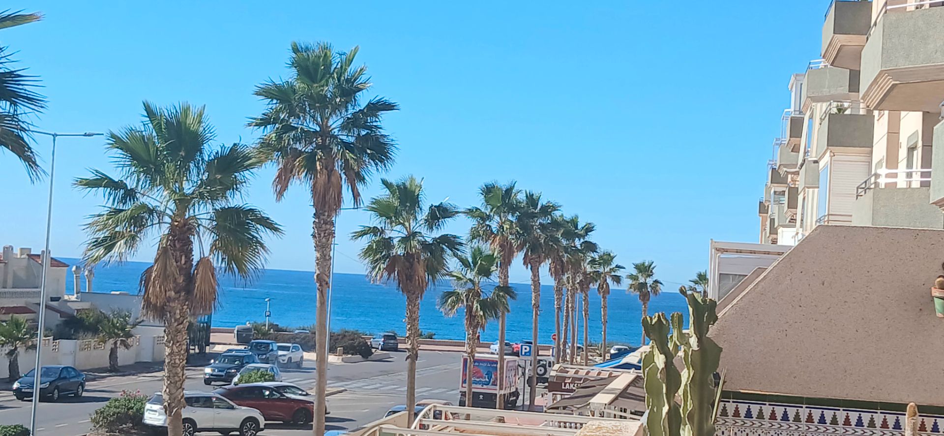 Vista exterior de Pis en venda en  Almería Capital amb Aire condicionat, Terrassa i Traster