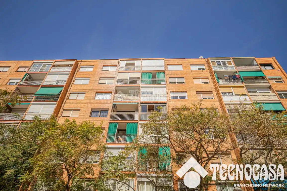 Vista exterior de Piso en venta en Santa Coloma de Gramenet