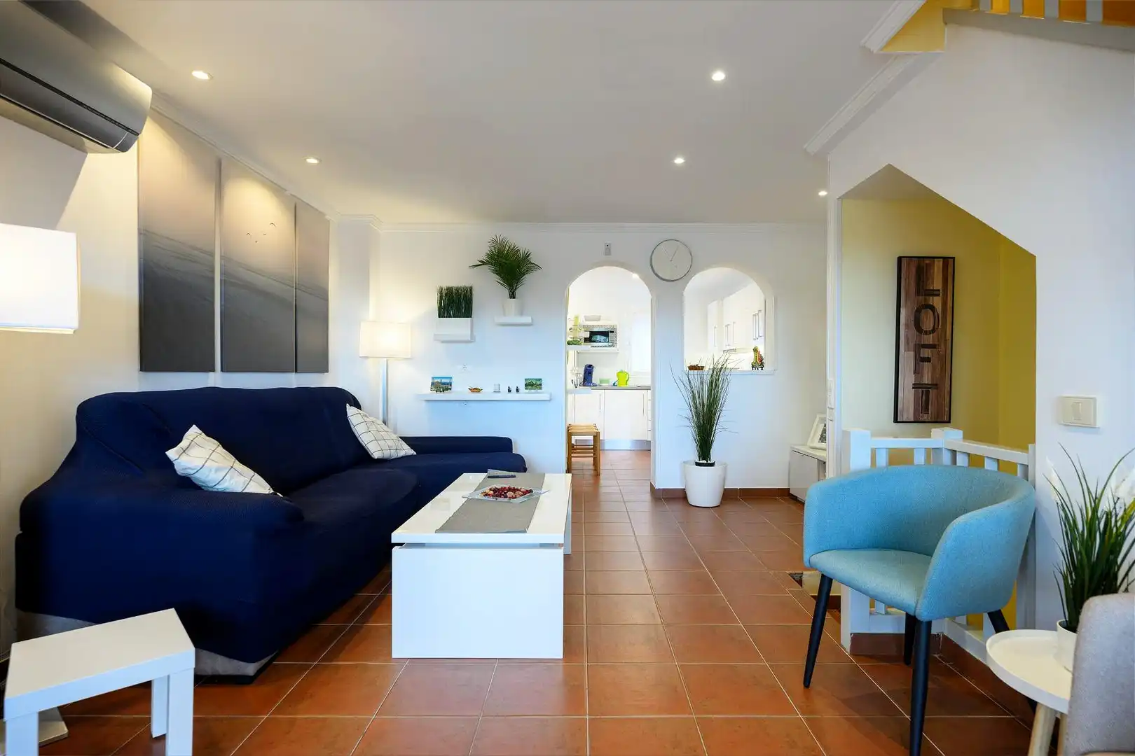 Wohnzimmer von Einfamilien-Reihenhaus zur Miete in San Bartolomé de Tirajana mit Klimaanlage, Privatgarten und Terrasse